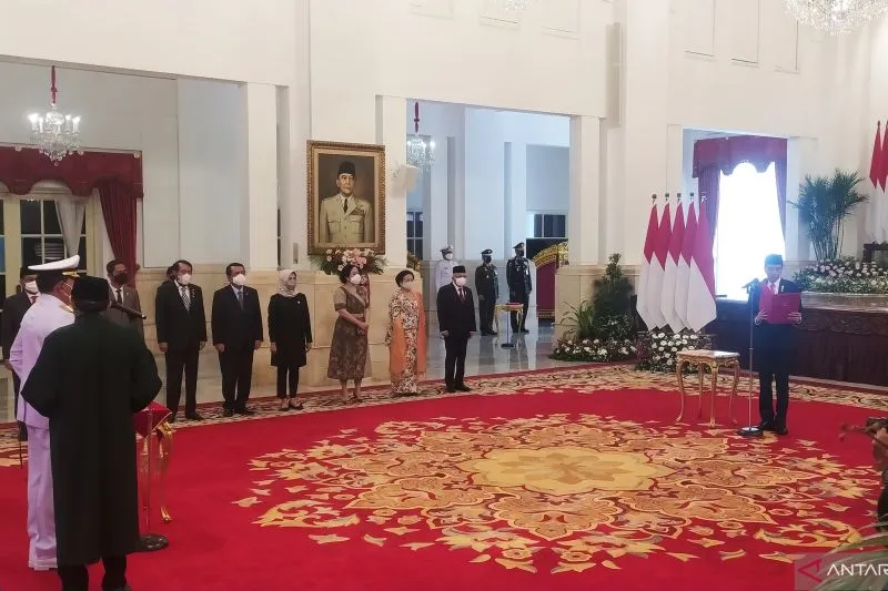 Presiden Jokowi resmi Lantik Laksamana TNI Yudo Margono sebagai Panglima TNI di Istana Negara, Senin (19/12/2022). (Foto: antaranews)