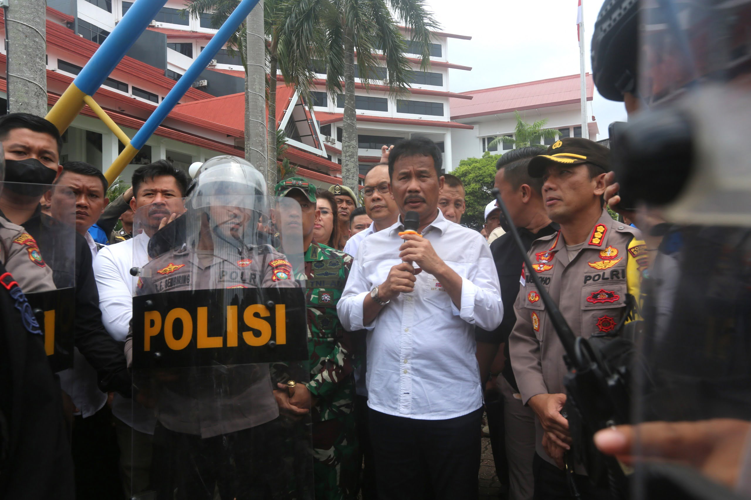 Demo anarkis di gedung BP Batam