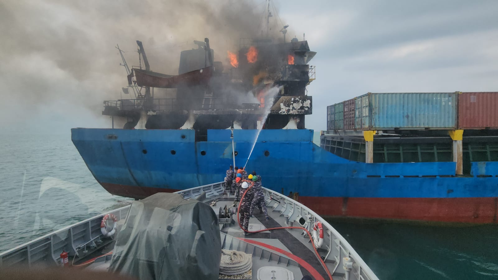 Kapal terbakar