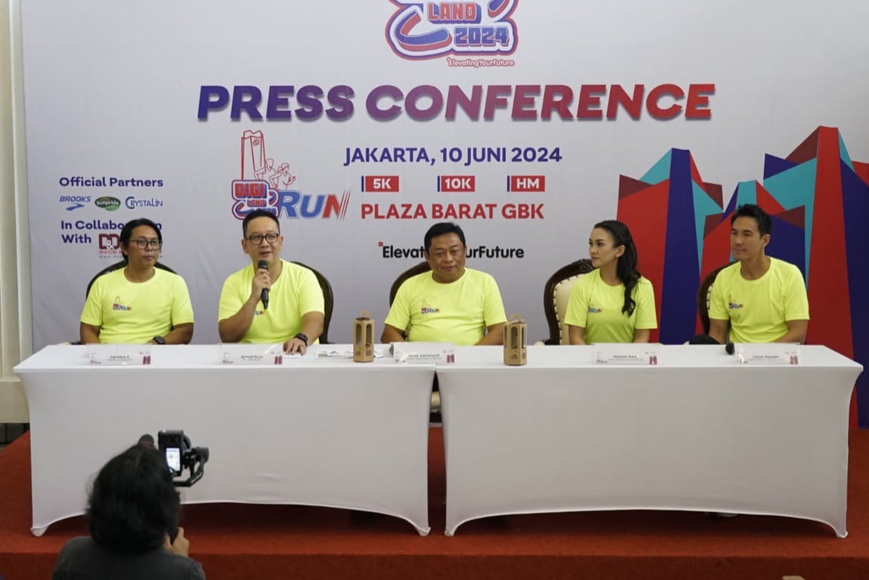 Direktur Utama Telkom Indonesia, Ririek Adriansyah (tengah) saat acara press conference Digiland Run 2024 (Dokumentasi Telkom Indonesia)