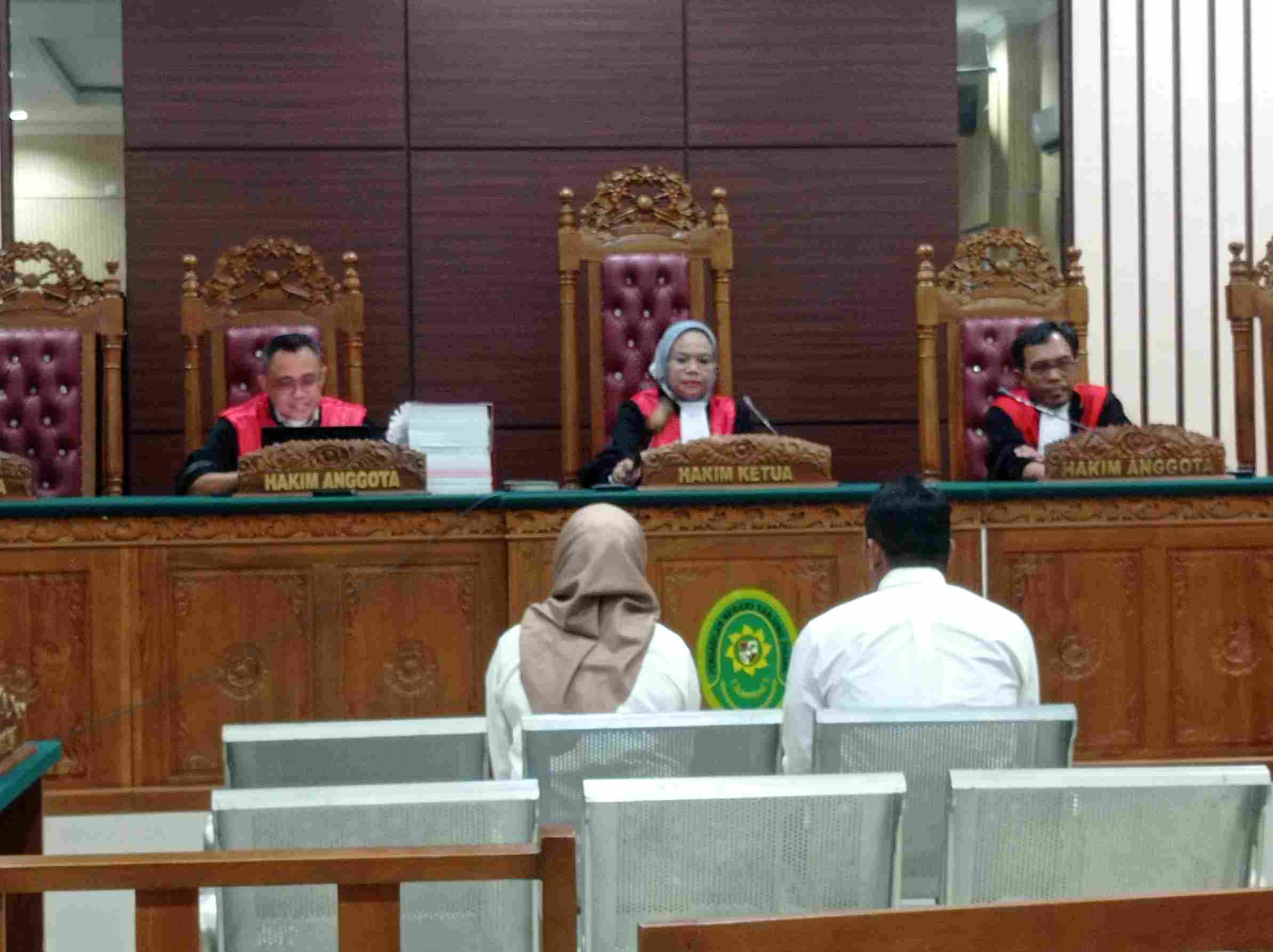 Proses persidangan dugaan korupsi dana hibah APBD 2022 ke KONI Karimun di Pengadilan Tipikor Tanjungpinang (Meutiaranews)