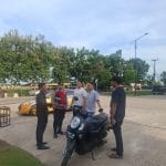 Lagi Asik Ribut di Pinggir Jalan, Sepasang Kekasih Terkejut di Datangi Polisi