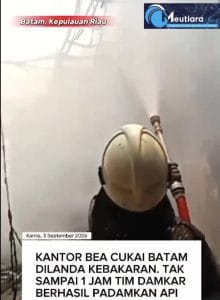 Bea Cukai Batam Kebakaran, Tak Sampai 1 Jam TIM DAMKAR Berhasil Padamkan Api